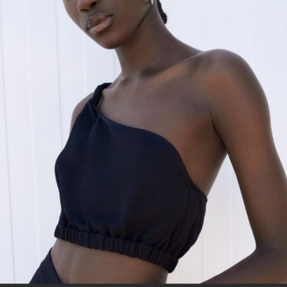 ZARA Black One-Shoulder Bubble Hem Crop Top Size XS Twisted Strap Asymmetrical